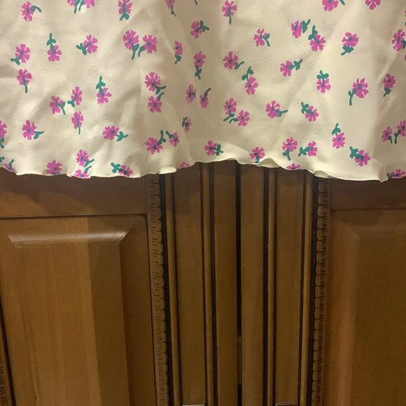 NWOT Theory Floral Silk Top Size Medium - Picture 4 of 7